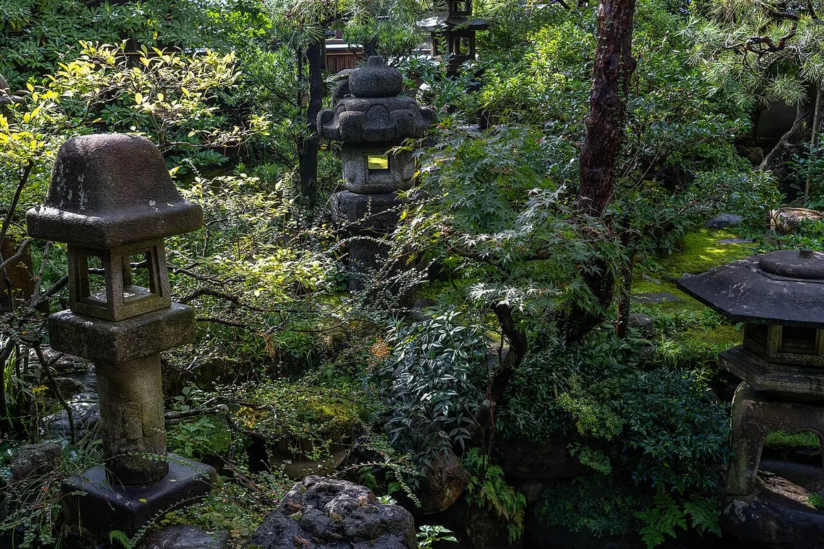 Earthen walls lining a lane in the Nagamachi samurai district