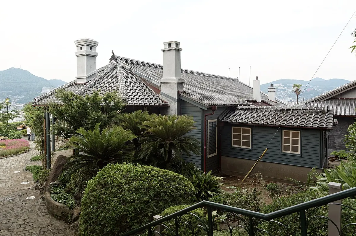 글로버 정원 안의 옛 글로버 주택 서양식 건물.