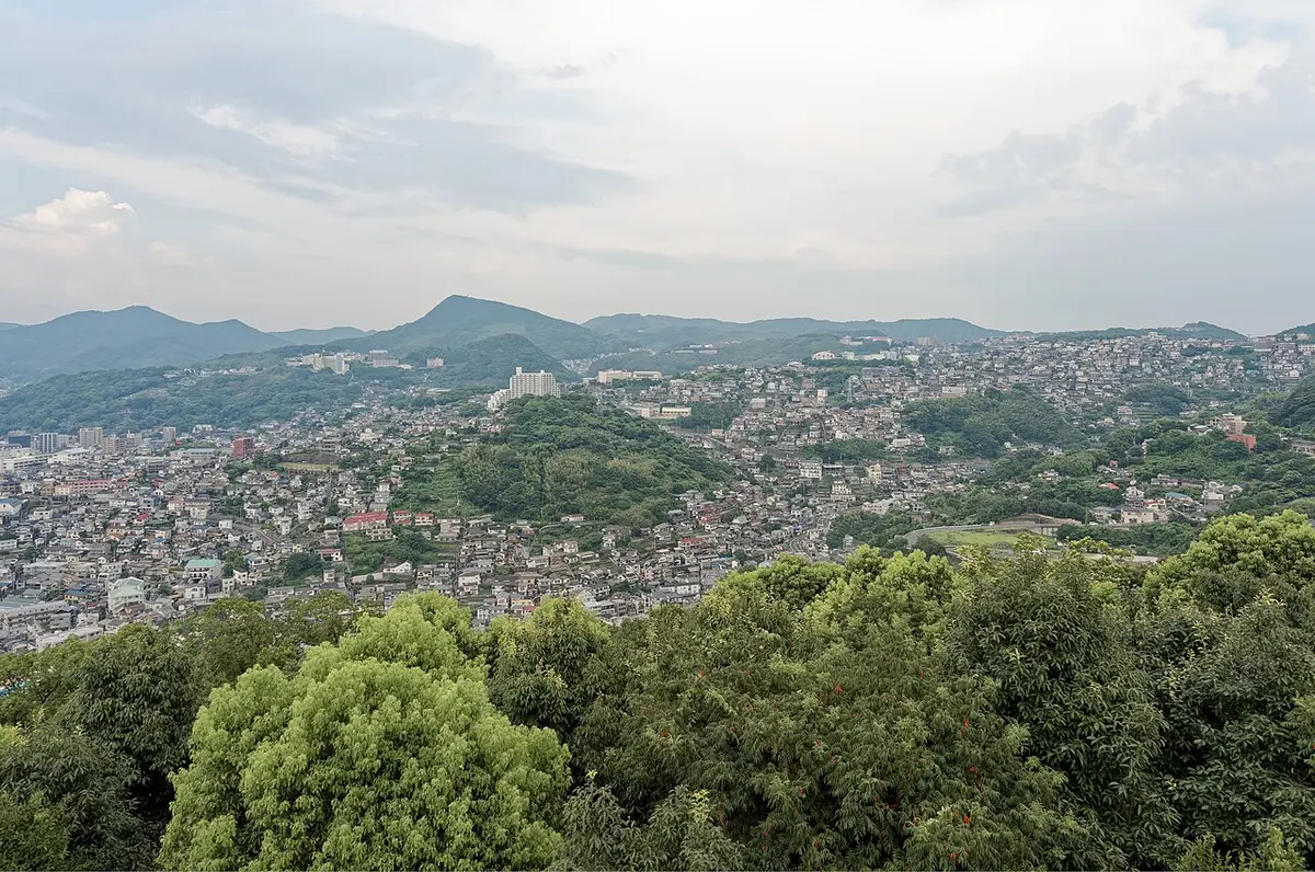 나베칸무리산 전망대에서 내려다본 나가사키 항구와 시가지.