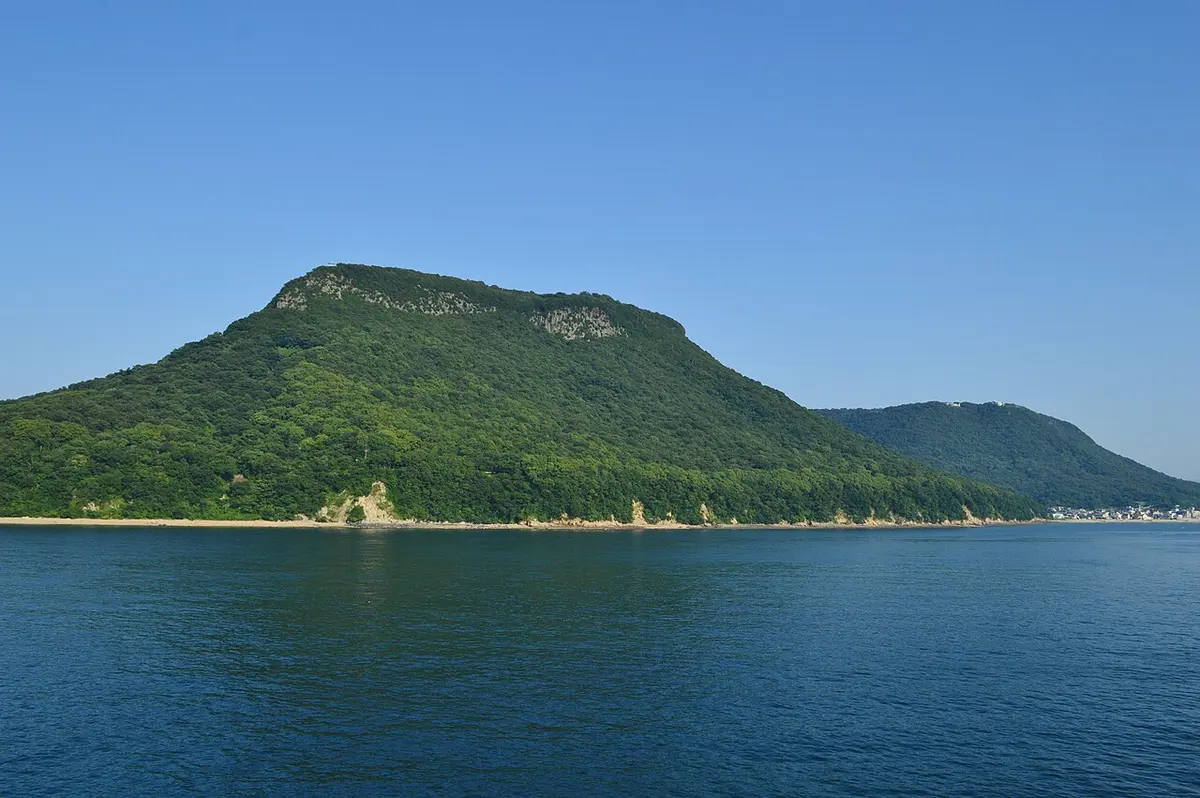 Takamatsu Travel Guide — transport, stays, budget