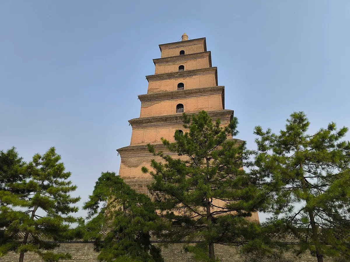 The seven-tiered brick Giant Wild Goose Pagoda rising over Da Ci'en Temple.