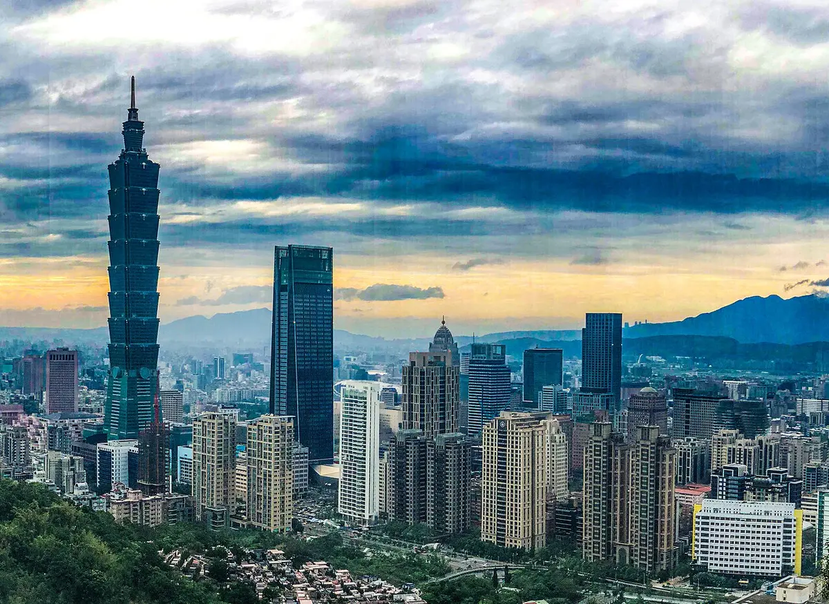 The Xinyi district skyline with Taipei 101, seen from the Elephant Mountain viewpoint.